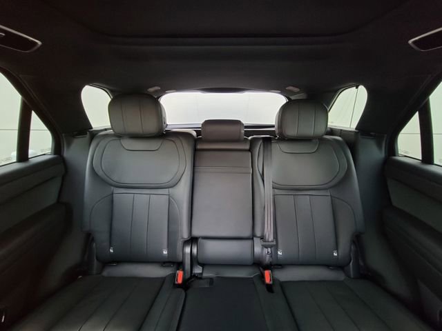 Used 2025 Land Rover Range Rover Sport SE image 15