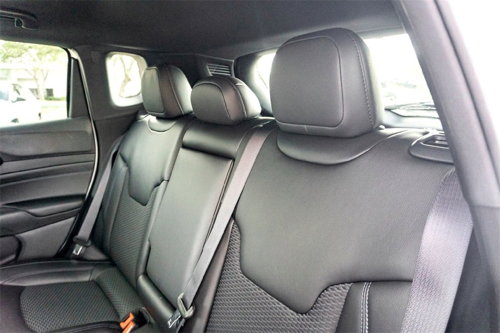 New 2026 Jeep Compass Latitude image 17