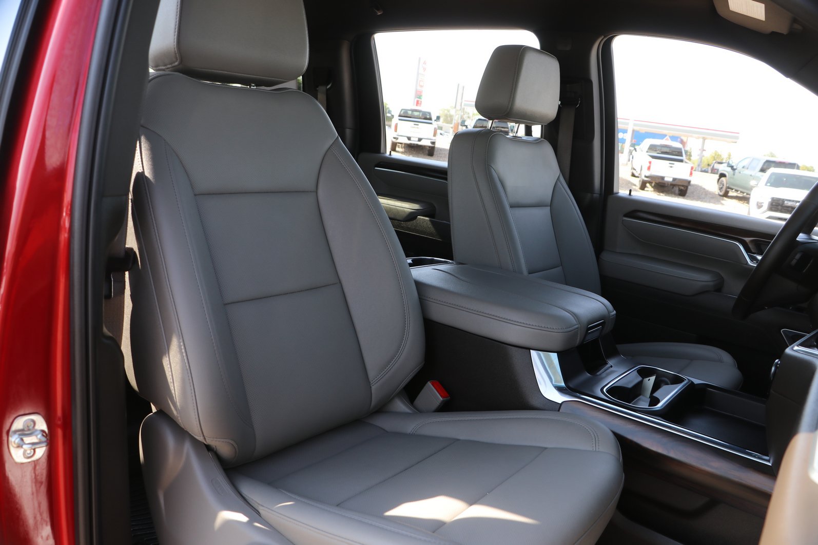 Used 2025 GMC Sierra 2500 SLT w/ SLT Premium Package AWD/4WD image 35