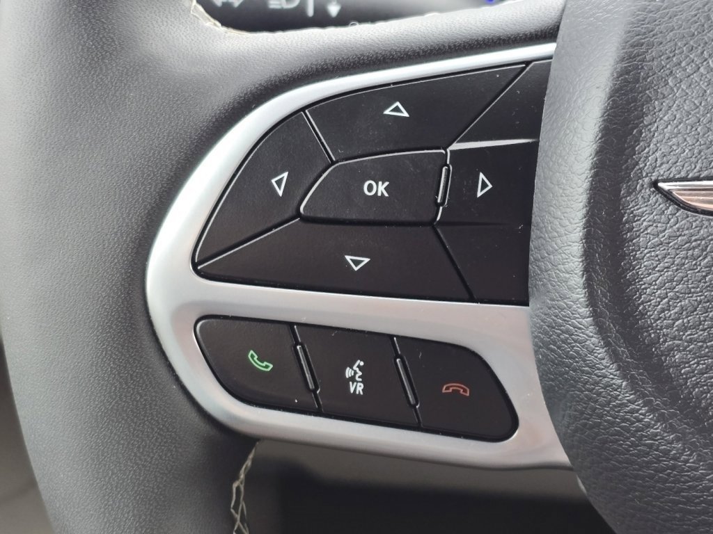 Used 2024 Chrysler Pacifica Touring-L w/ Uconnect Theater Family Group image 28