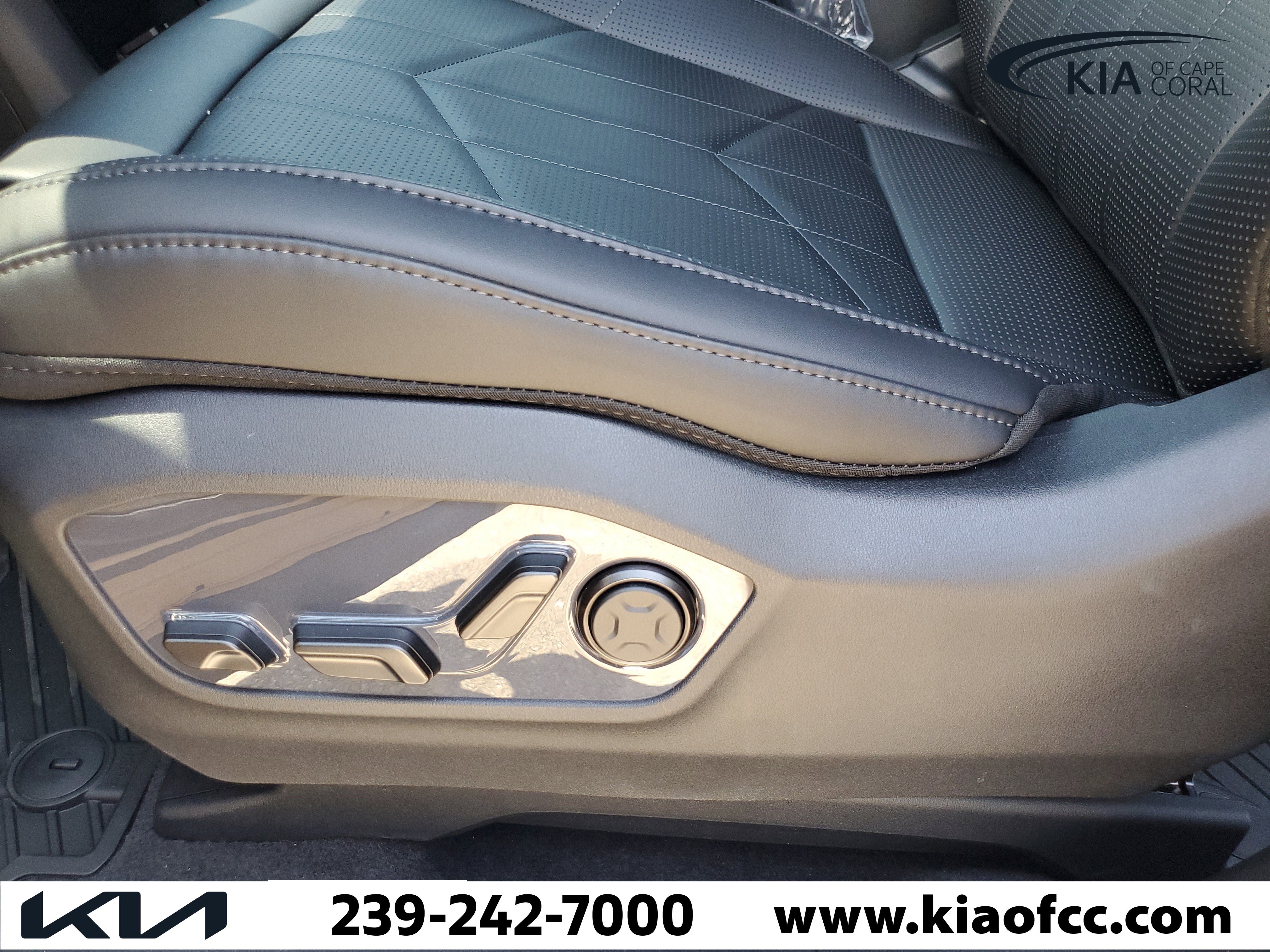 New 2026 Kia Carnival SX w/ SX Dark Edition Package FWD image 15