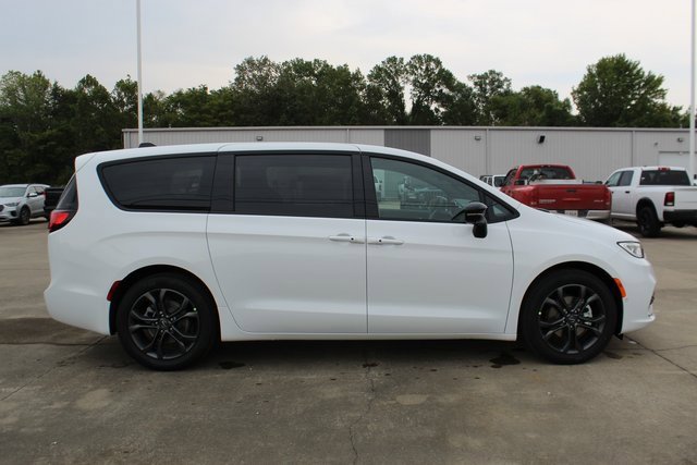 New 2026 Chrysler Pacifica Select image 5