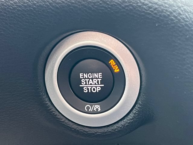 Used 2025 Chrysler Pacifica Select FWD image 33