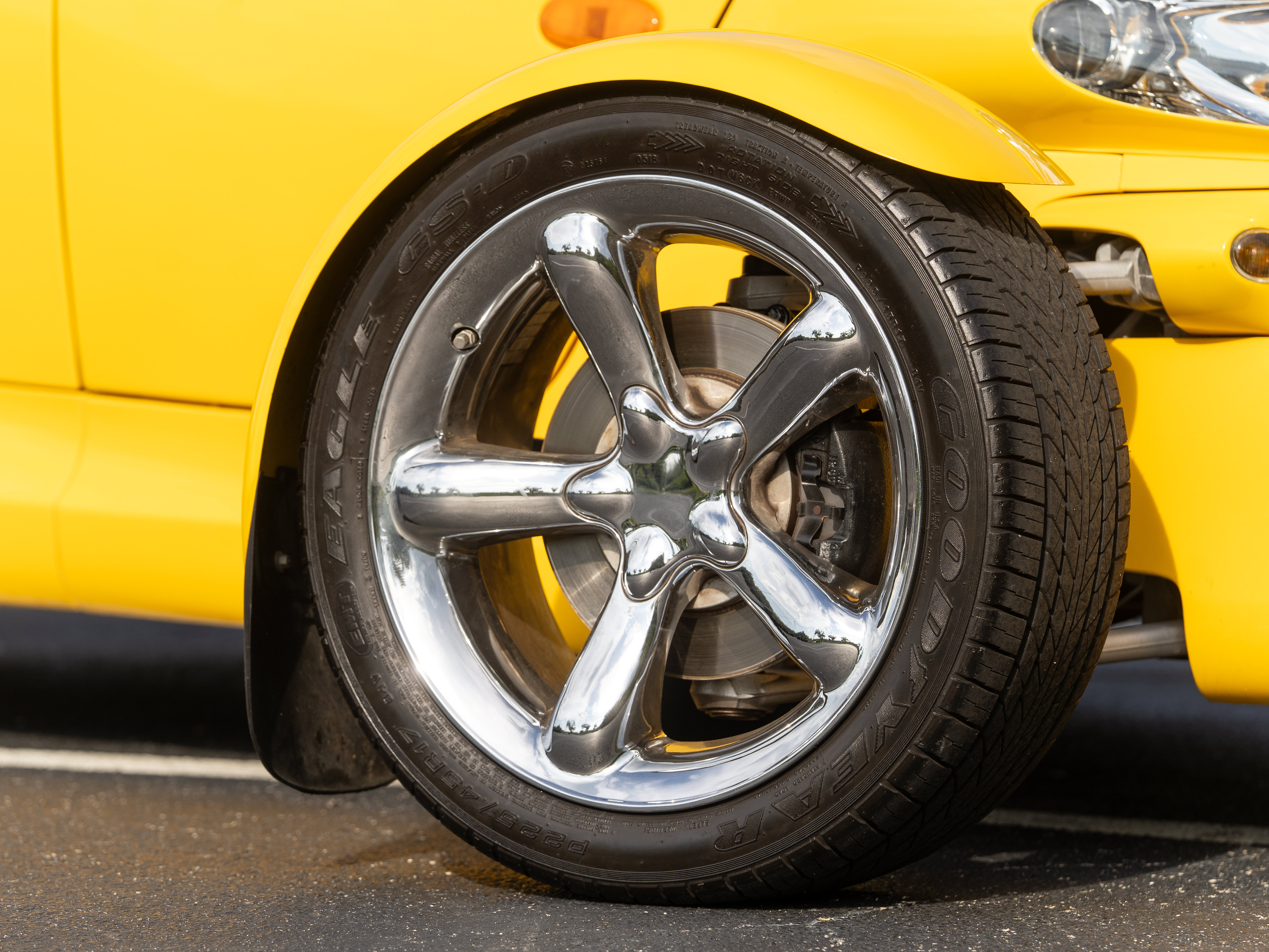 Used 2002 Chrysler Prowler RWD image 31