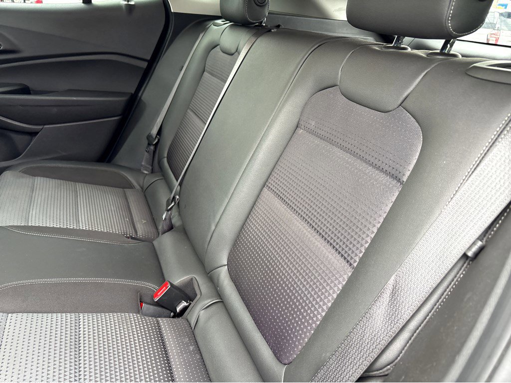 Used 2025 Chevrolet Trax LT FWD image 14