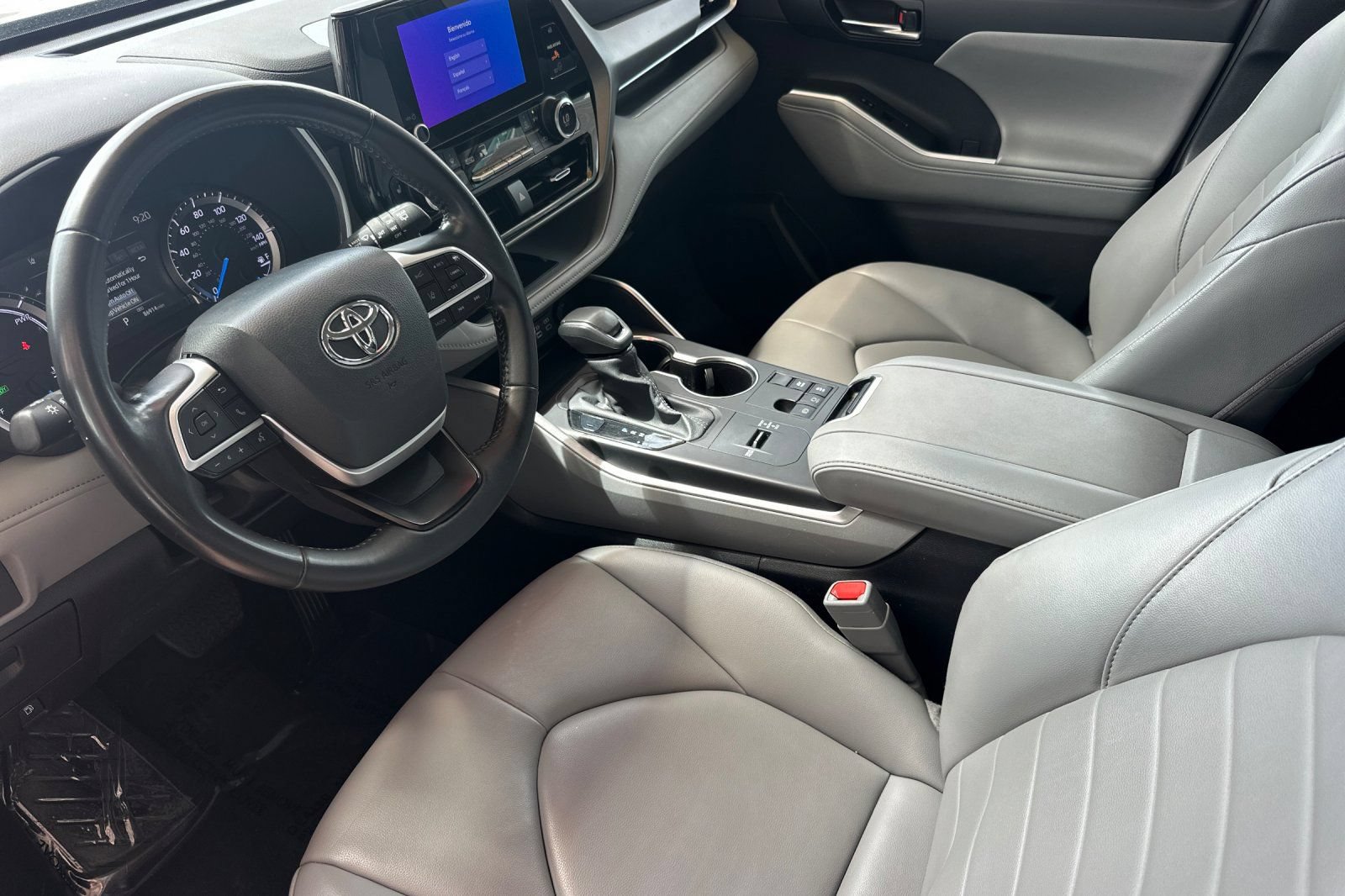 Certified 2024 Toyota Highlander XLE FWD image 12
