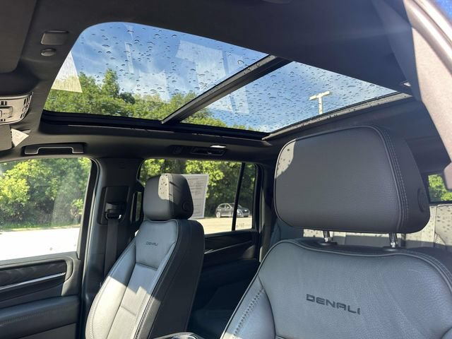 Used 2022 GMC Yukon XL Denali w/ Denali Premium Package AWD/4WD image 30