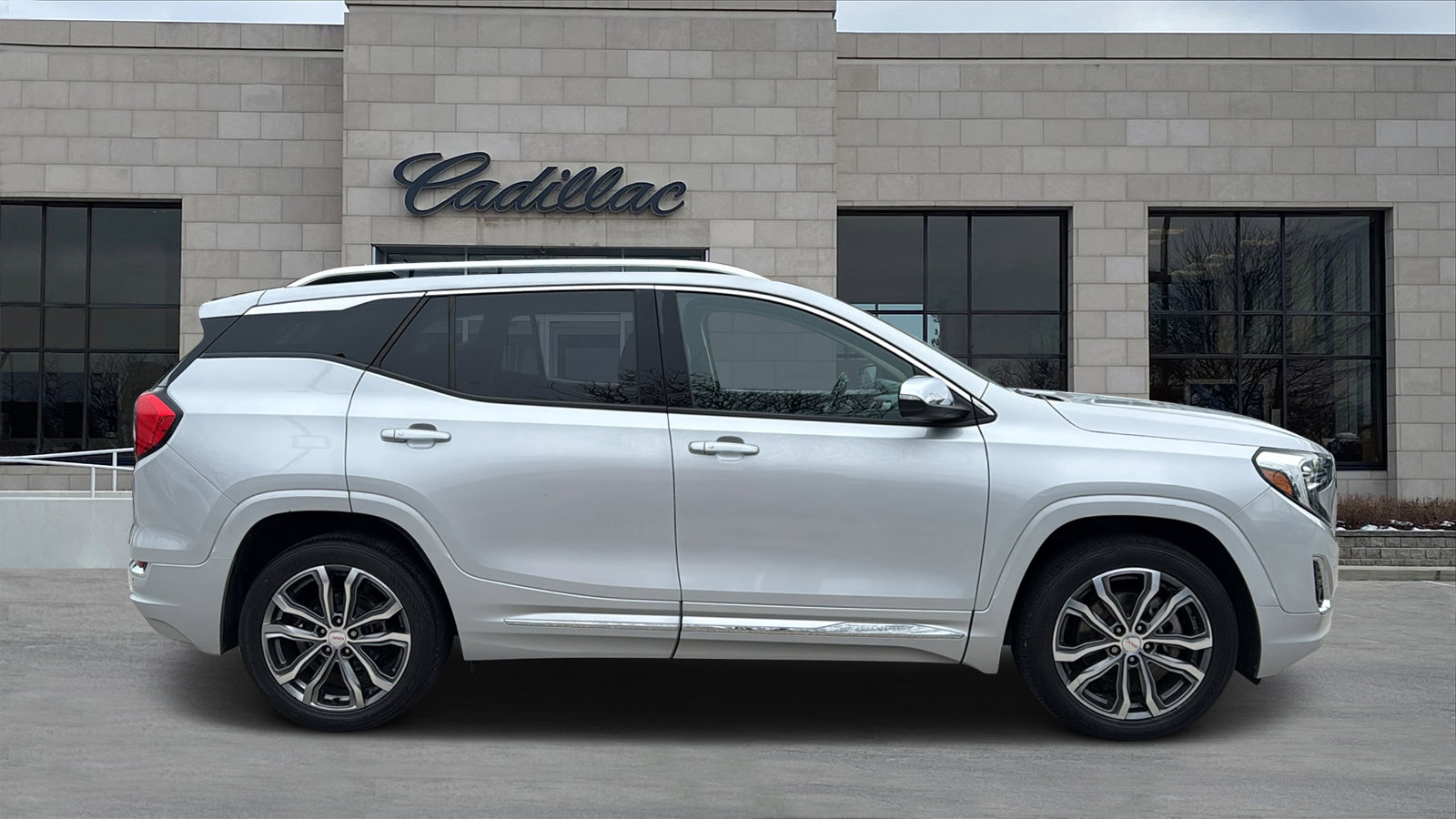 Used 2018 GMC Terrain Denali w/ Comfort Package image 2