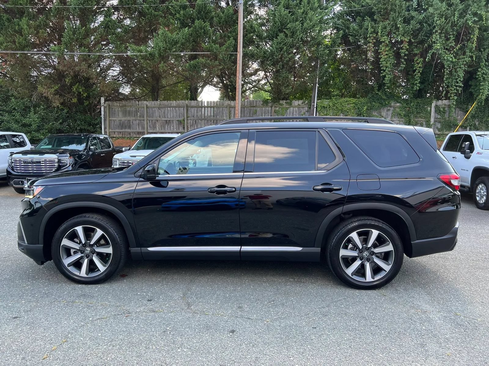 Used 2024 Honda Pilot Touring image 7