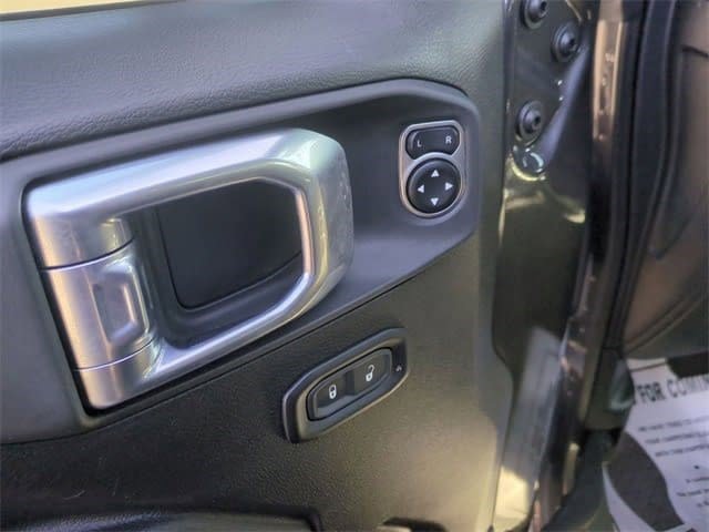Used 2025 Jeep Wrangler Unlimited Rubicon image 17