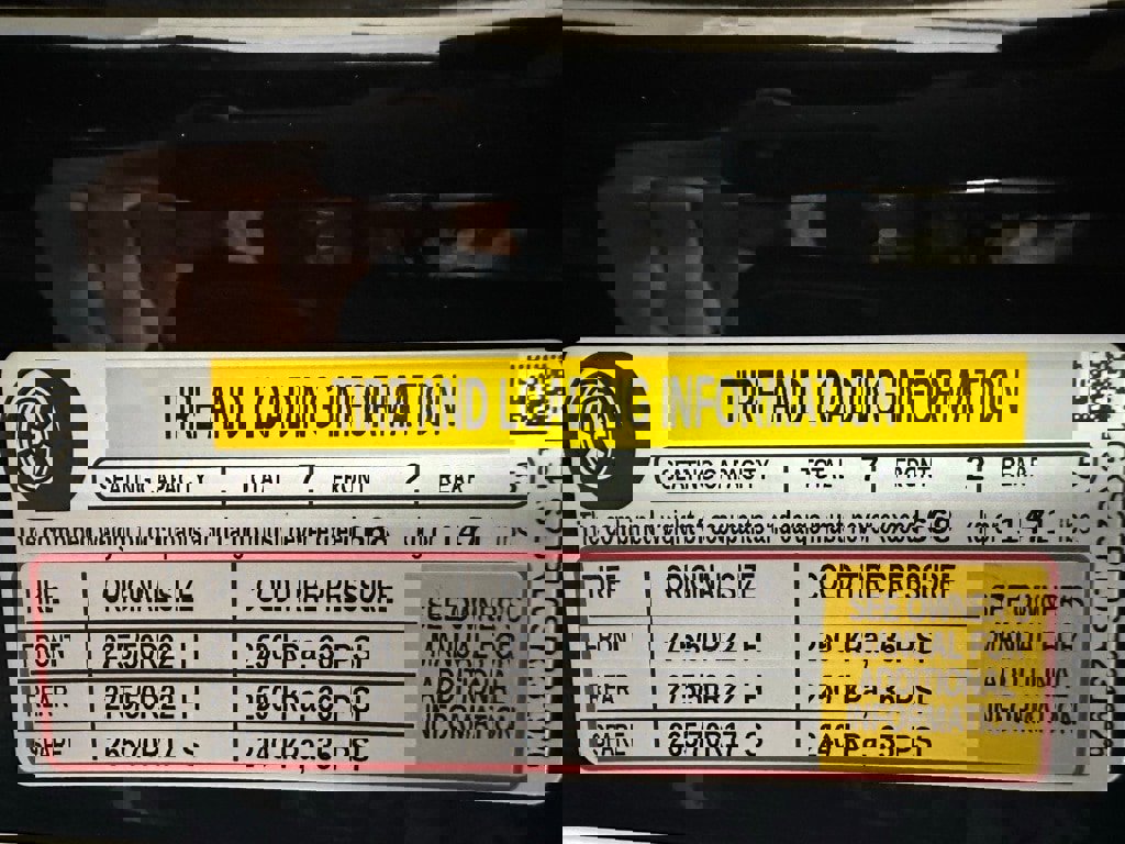 Used 2025 GMC Yukon XL Denali w/ Sun & Power Step Package image 12