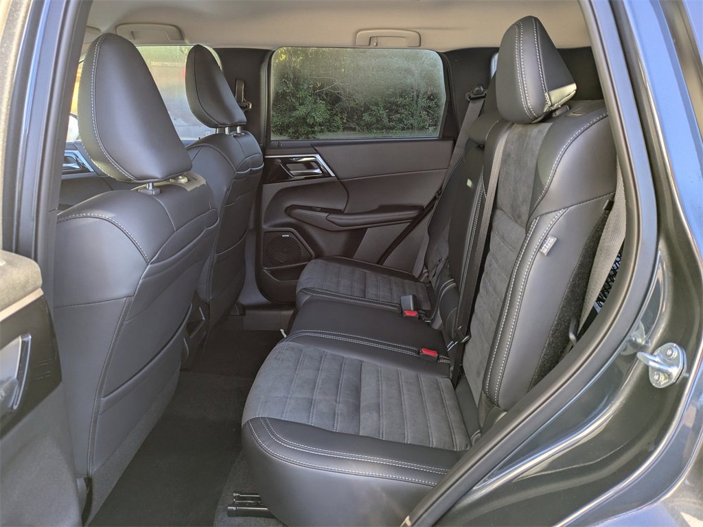 New 2025 Mitsubishi Outlander SE image 15