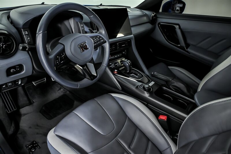 Used 2020 Nissan GT-R Premium AWD/4WD image 20