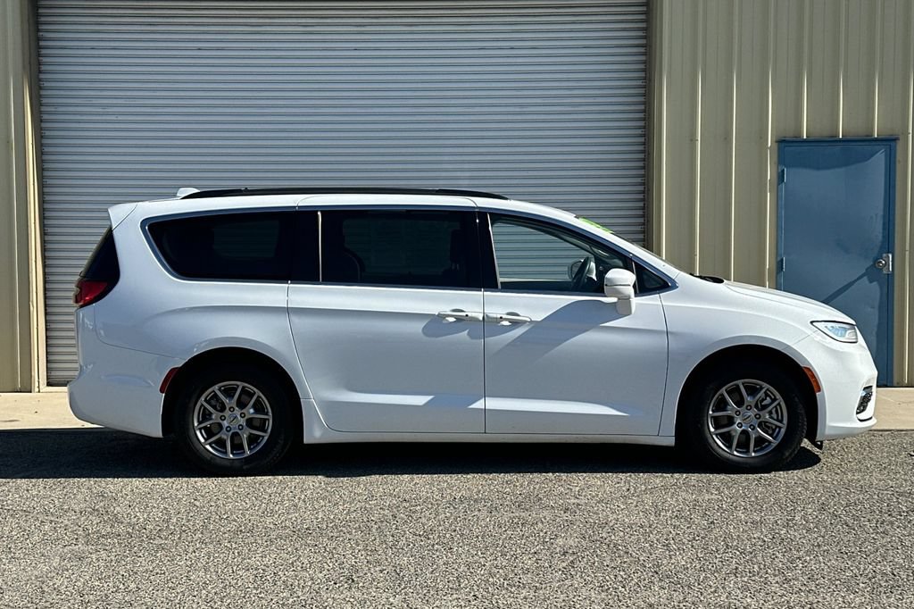 Used 2021 Chrysler Pacifica Touring FWD image 7