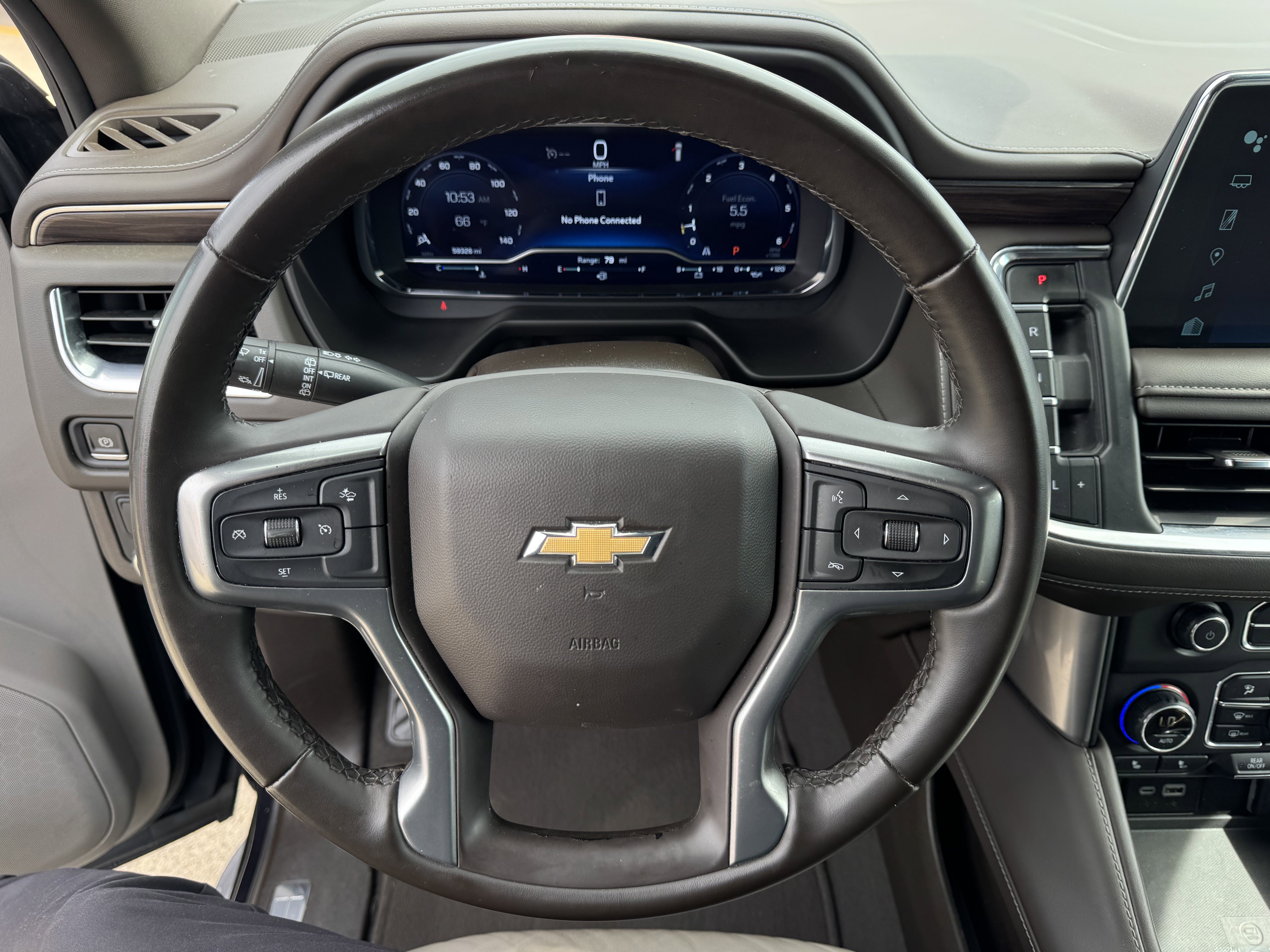 Used 2024 Chevrolet Suburban LT RWD image 16
