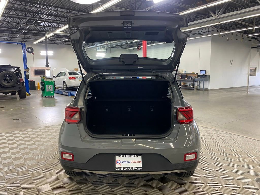 Used 2020 Hyundai Venue SEL image 9