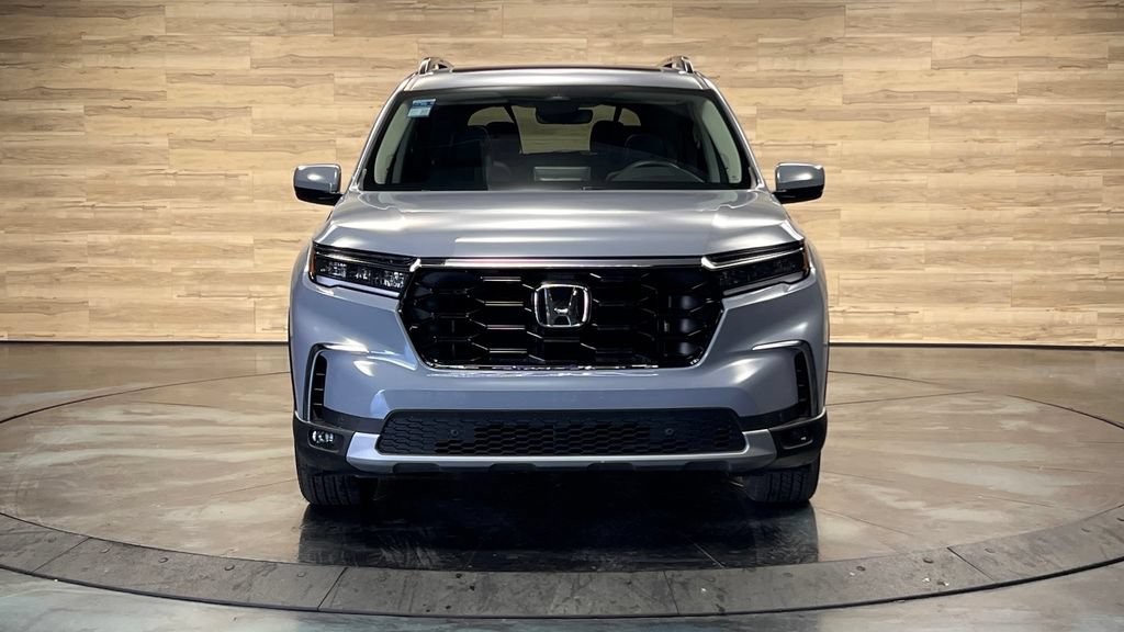 Used 2025 Honda Pilot Touring image 5