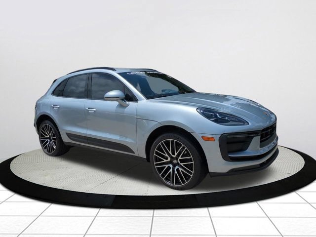 Used 2024 Porsche Macan AWD/4WD video 1