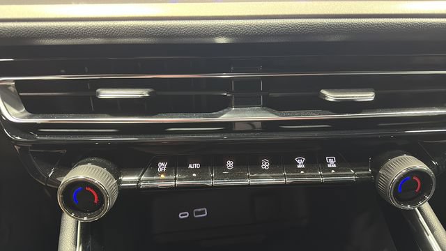 New 2027 Chevrolet Traverse LT w/ Midnight/Sport Edition FWD image 18
