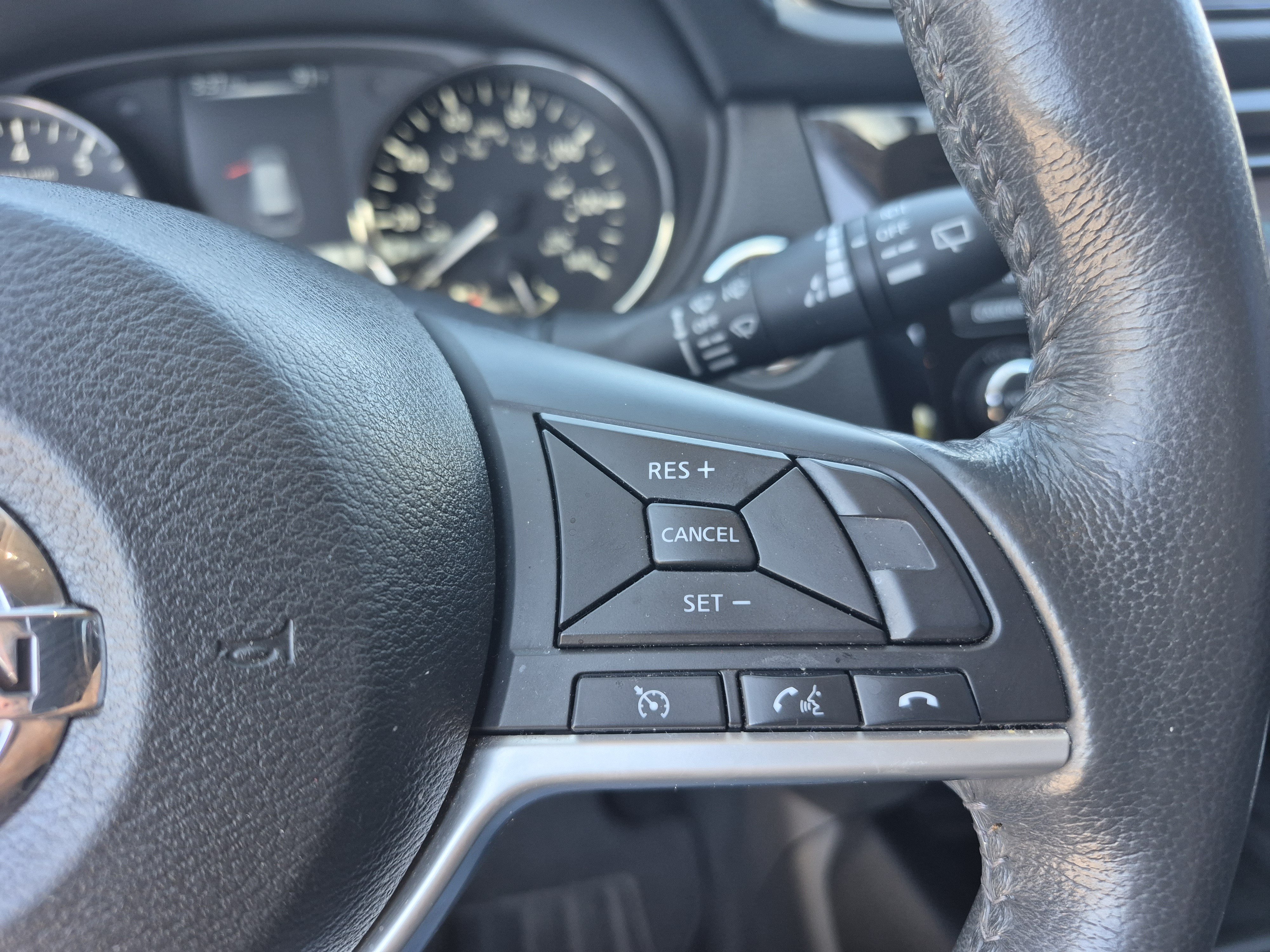 Used 2017 Nissan Rogue SV w/ SV Premium Package FWD image 27