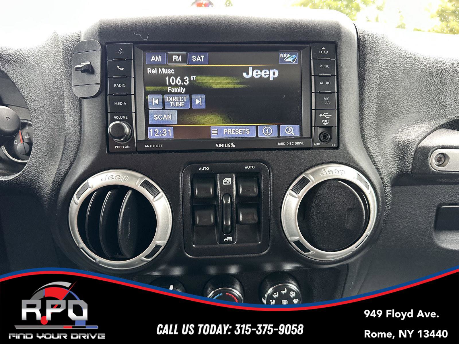 Used 2017 Jeep Wrangler Unlimited Sahara w/ Connectivity Group image 28