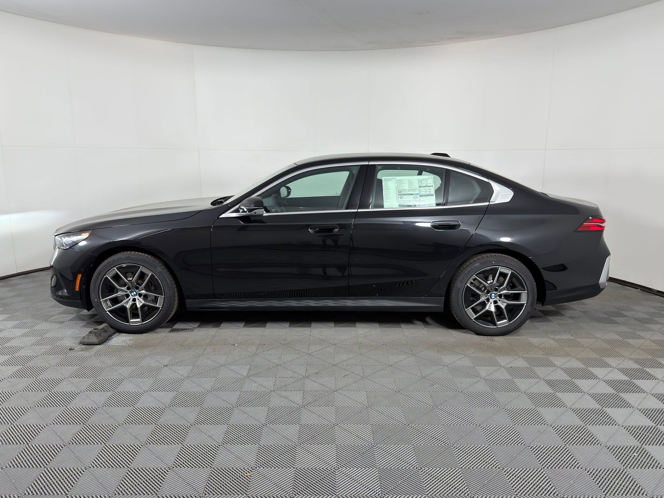 New 2026 BMW 540i xDrive w/ Executive Package image 2