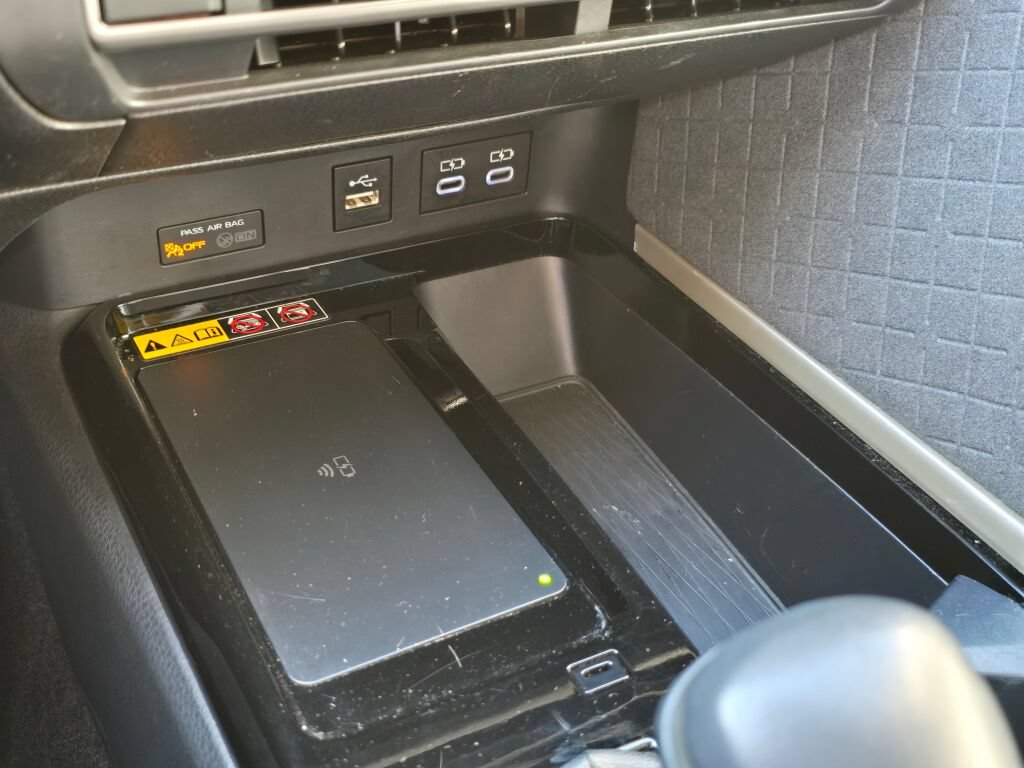 Used 2025 Toyota Camry XLE FWD image 32