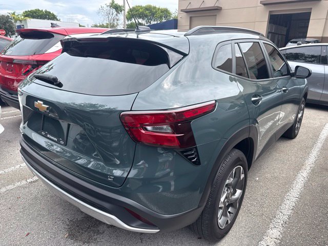 Used 2025 Chevrolet Trax LT FWD image 6