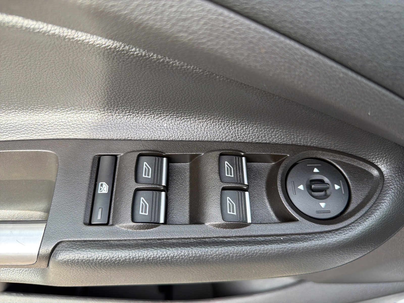 Used 2017 Ford Escape Titanium image 20