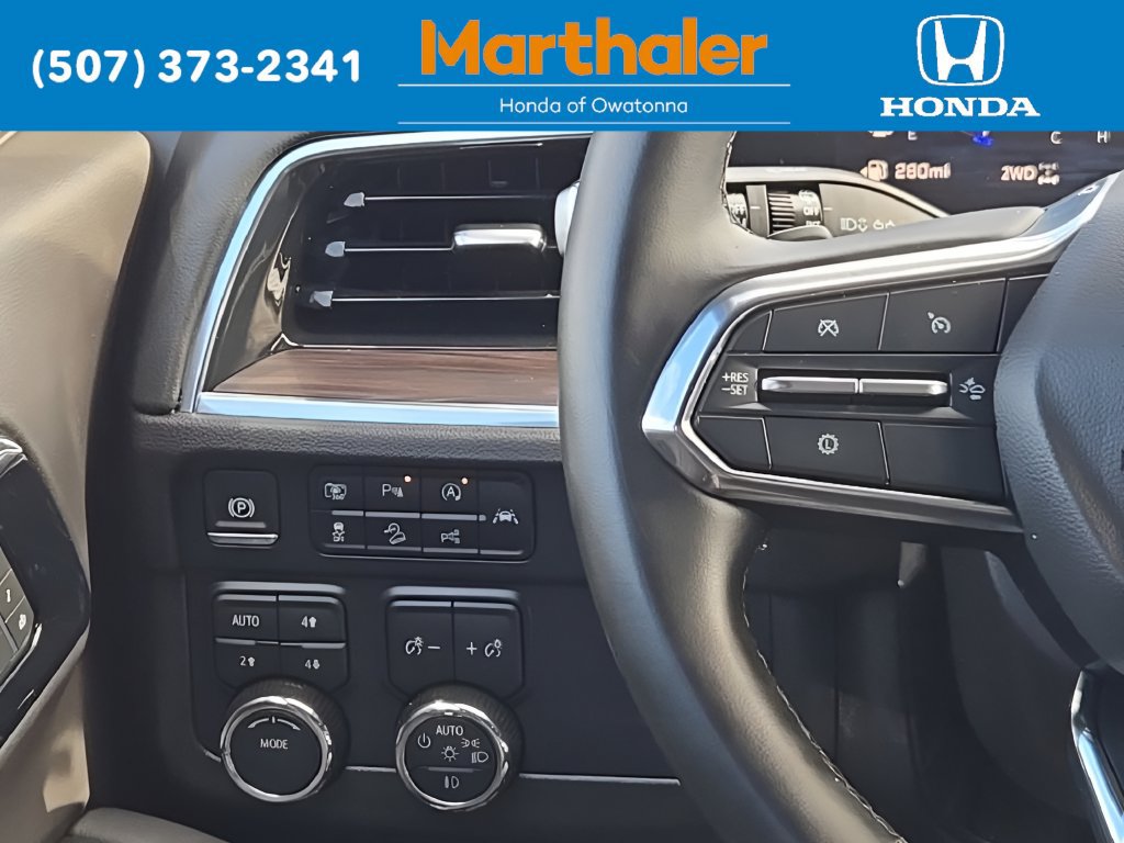 Used 2025 Chevrolet Suburban Z71 AWD/4WD image 26