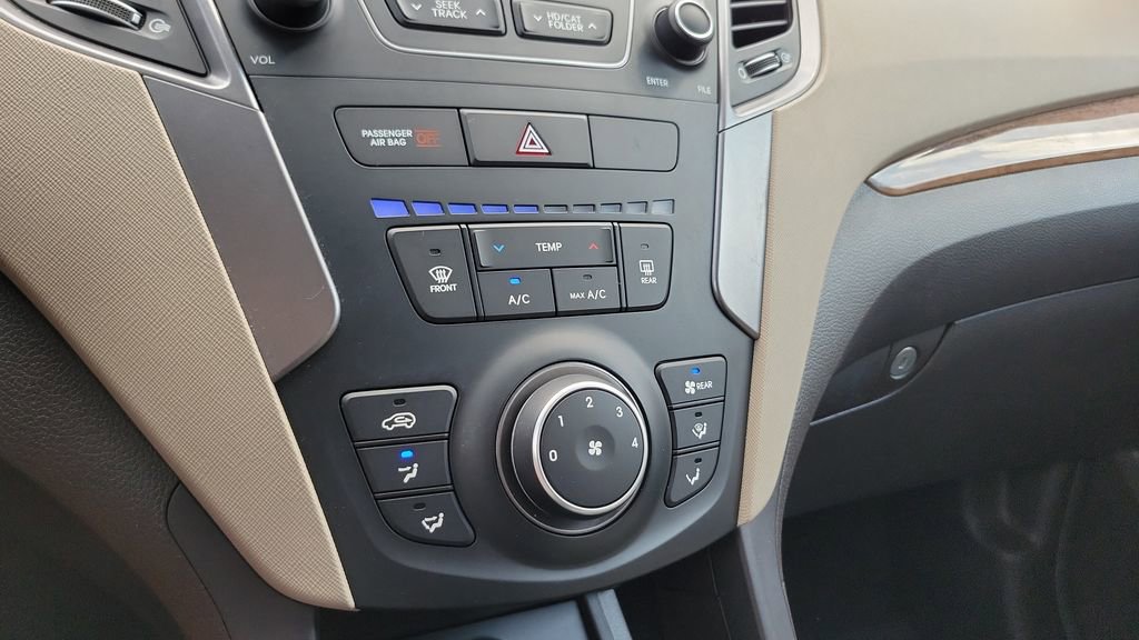 Used 2015 Hyundai Santa Fe GLS FWD image 17