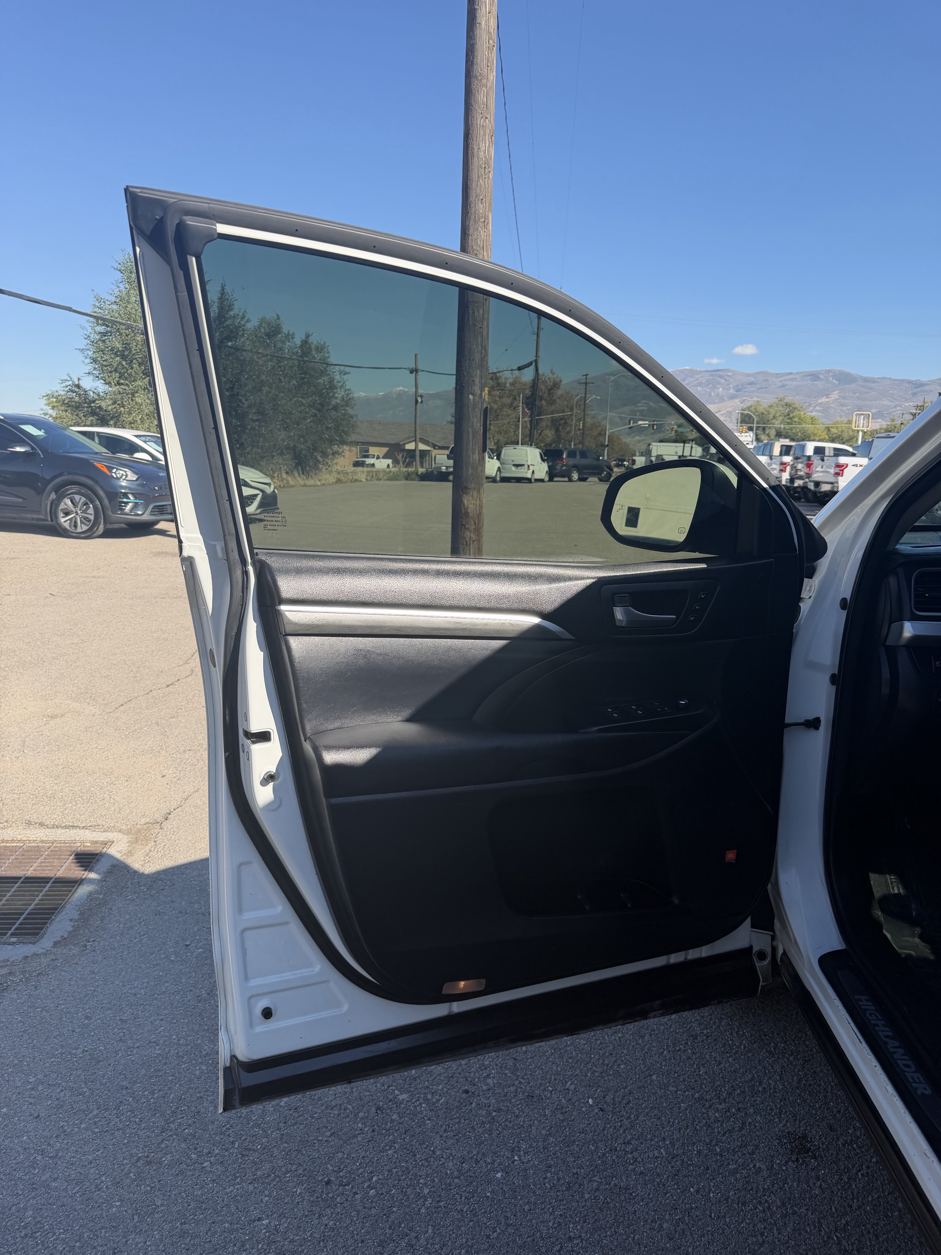 Used 2017 Toyota Highlander Limited FWD image 17