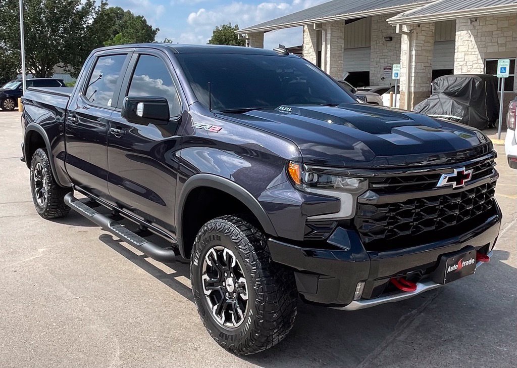 Used 2022 Chevrolet Silverado 1500 ZR2 w/ Technology Package AWD/4WD image 2