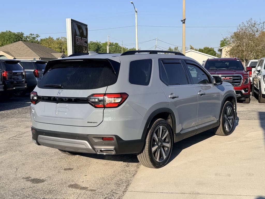 Used 2025 Honda Pilot Touring image 5