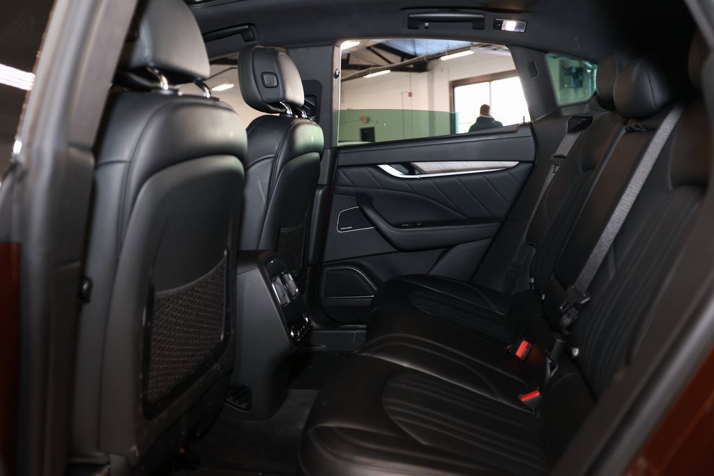 Used 2019 Maserati Levante GranLusso image 12
