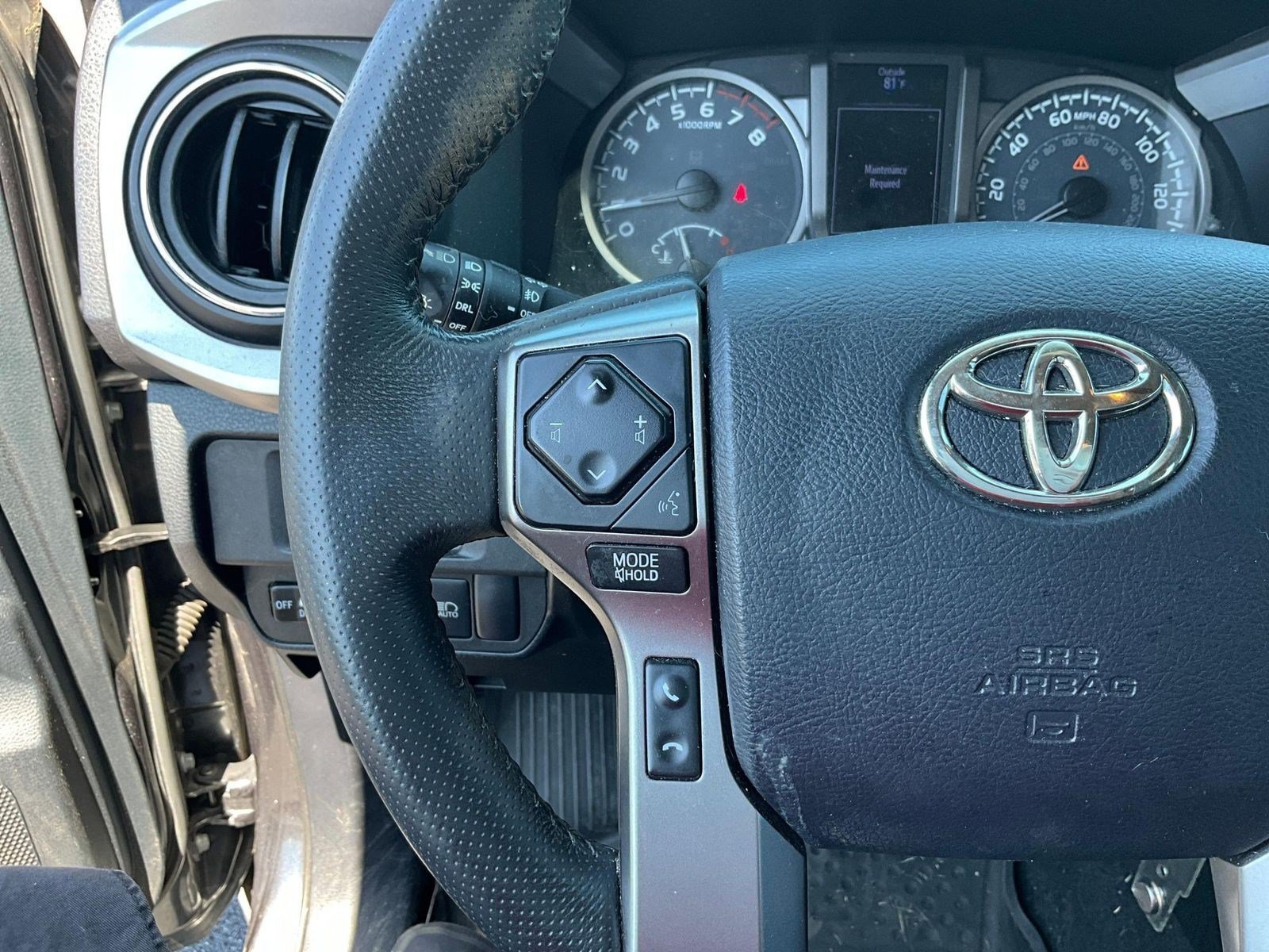 Used 2018 Toyota Tacoma SR5 AWD/4WD image 10