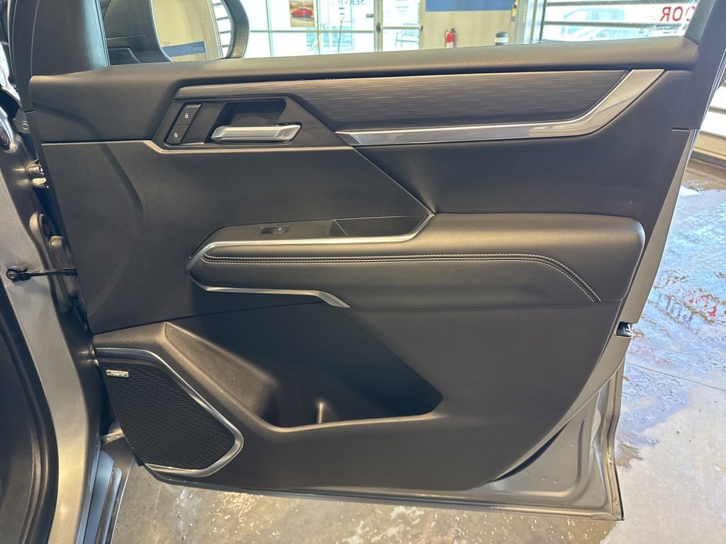 Used 2025 GMC Acadia Elevation image 32