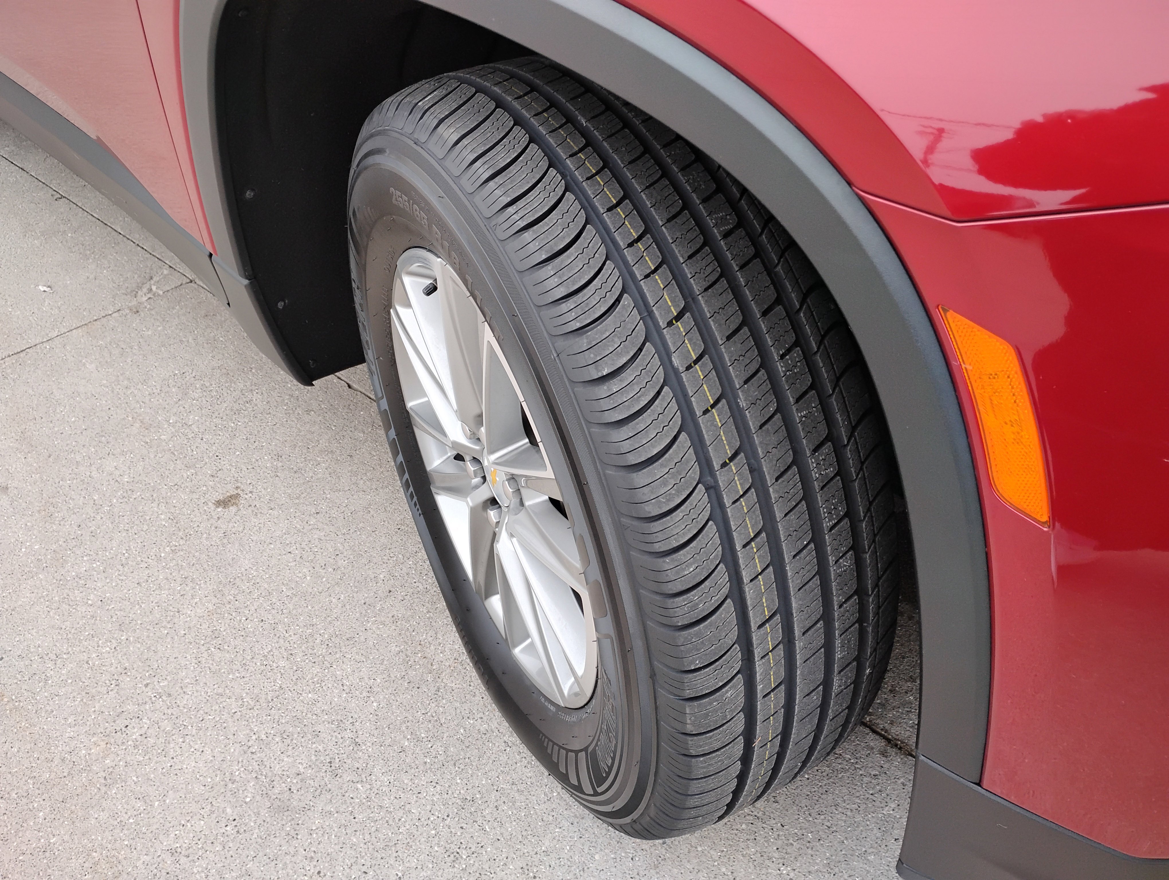 Used 2023 Chevrolet Traverse LT w/ LPO, Floor Liner Package image 28