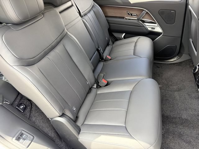 New 2026 Land Rover Range Rover Long Wheelbase SE AWD/4WD image 12