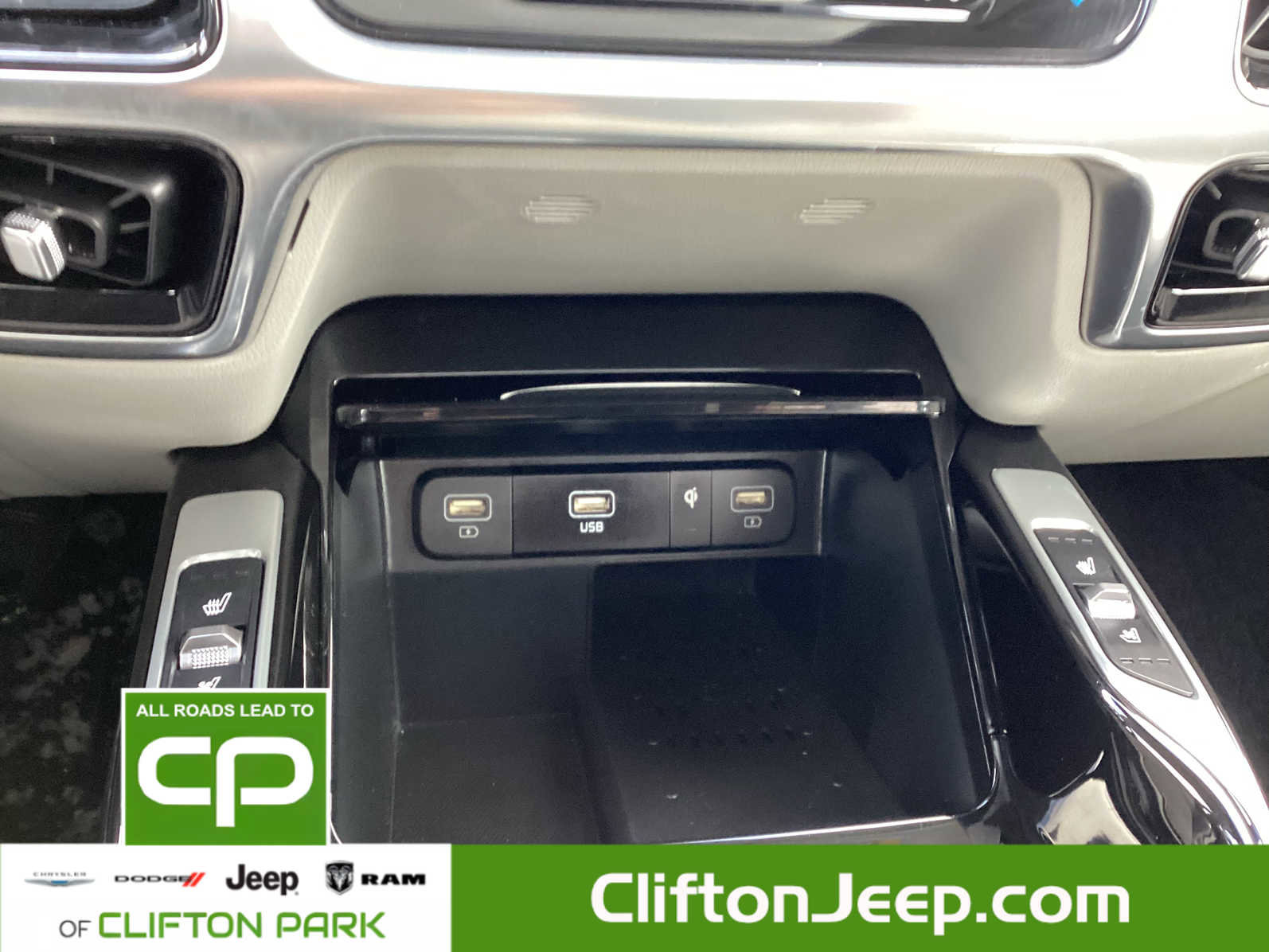 Used 2023 Kia Sorento SX Prestige image 24