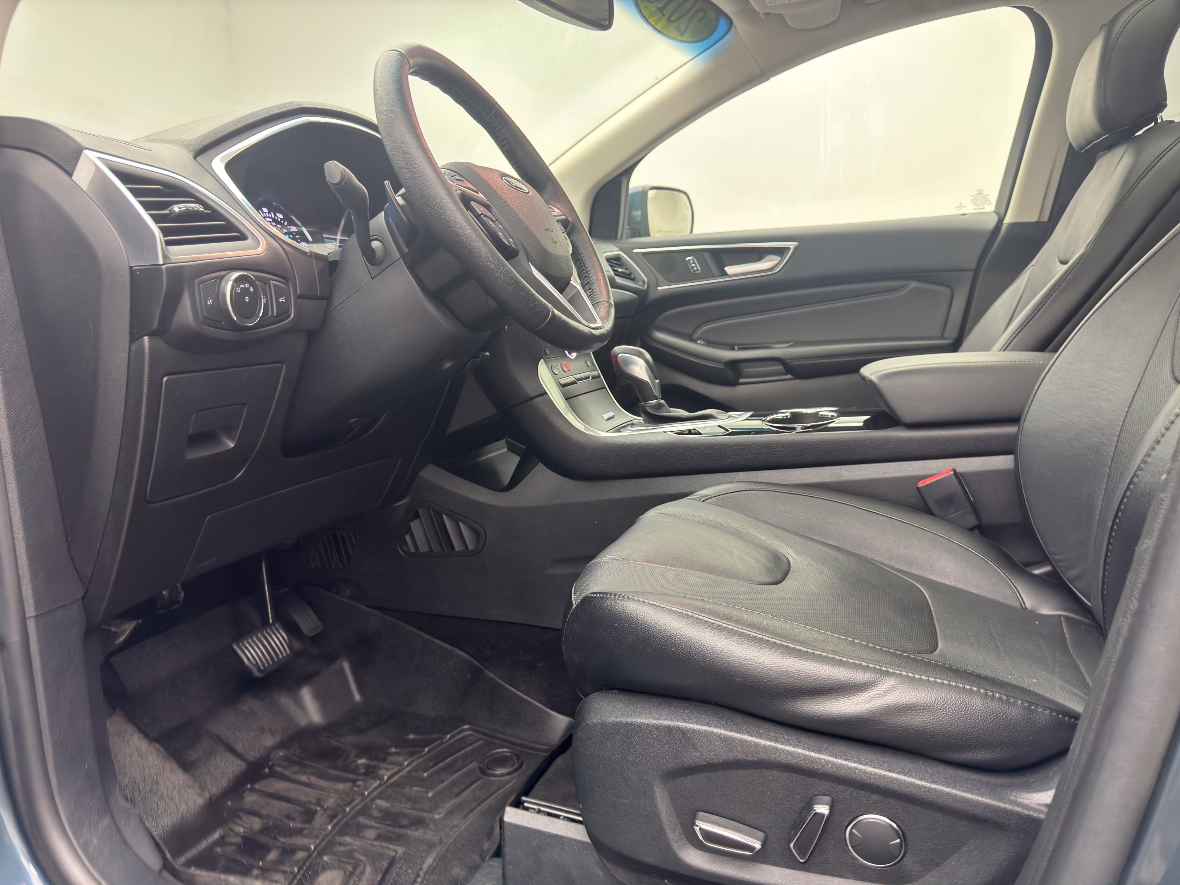 Used 2016 Ford Edge Titanium w/ Equipment Group 301A AWD/4WD image 18