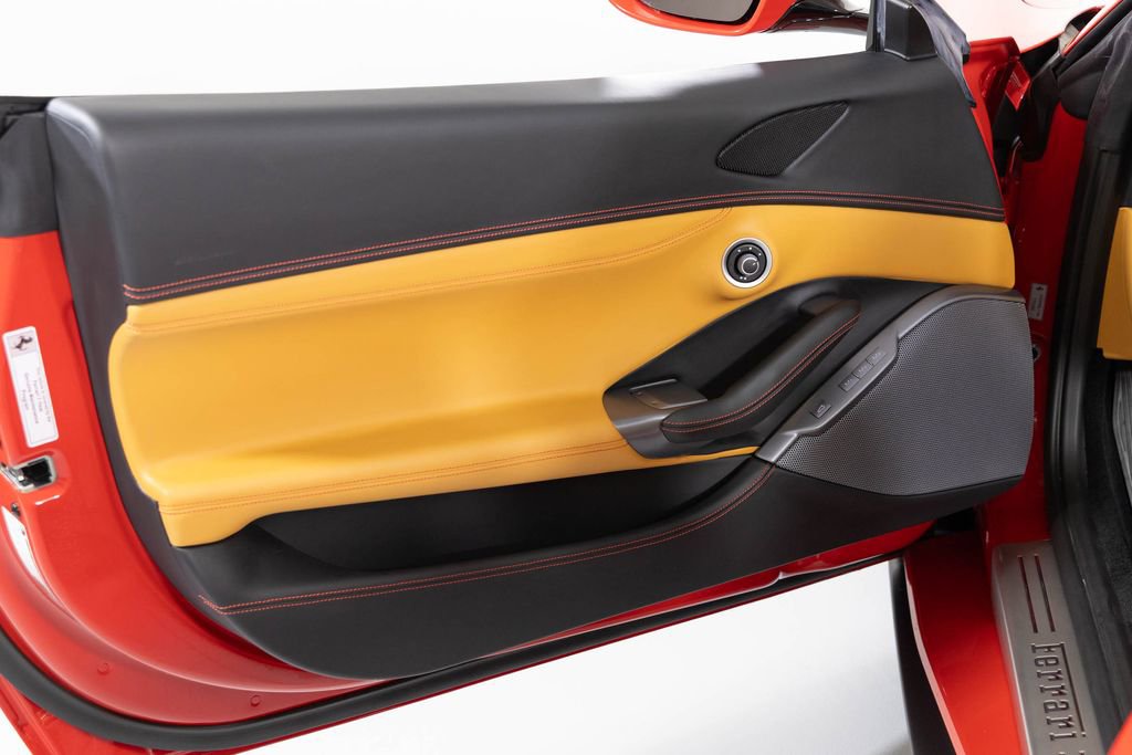 Used 2020 Ferrari Portofino image 30