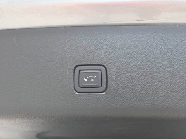 Used 2023 Chevrolet Traverse RS AWD/4WD image 56