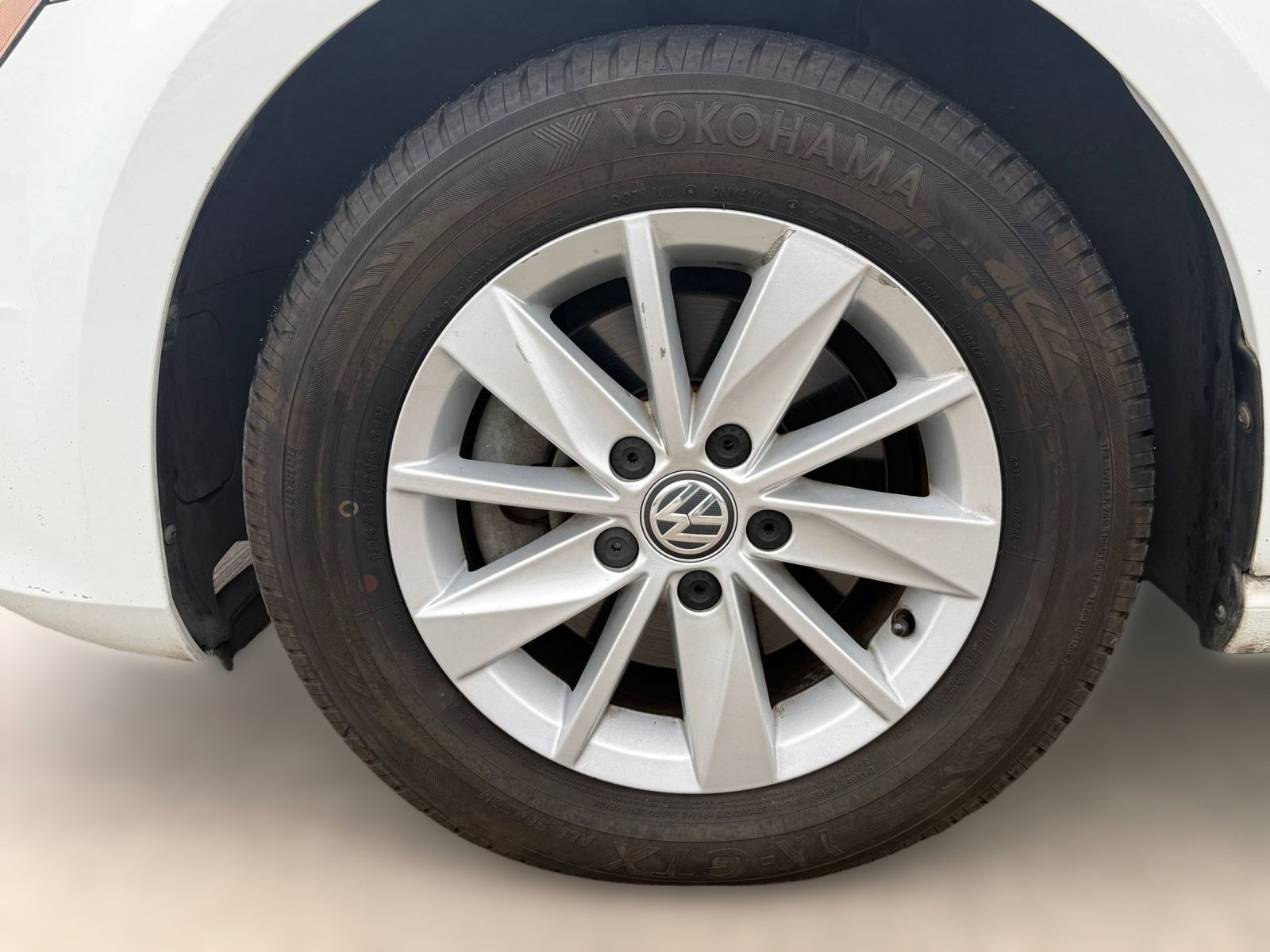 Used 2016 Volkswagen Golf S image 9