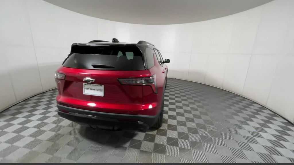 New 2025 Chevrolet Equinox RS w/ Safety and Technology Package AWD/4WD image 17