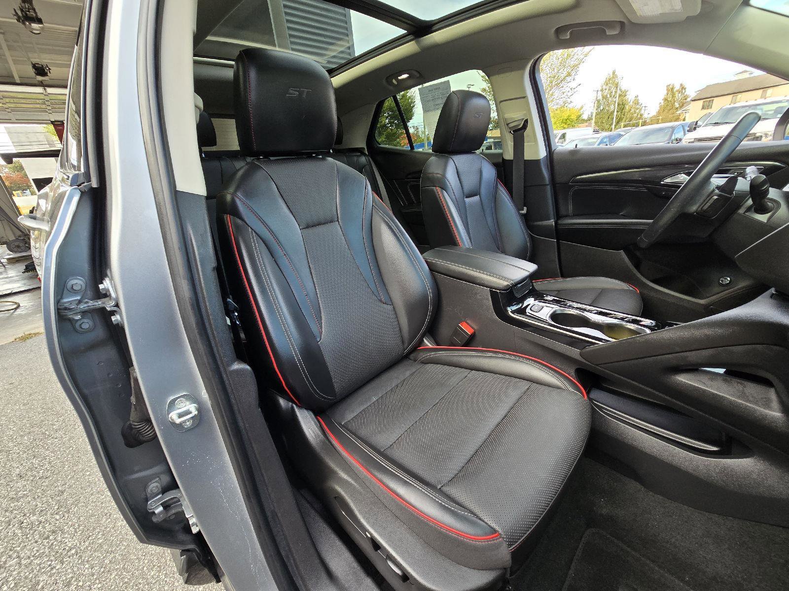 Used 2023 Buick Envision Essence w/ Sport Touring Package image 16