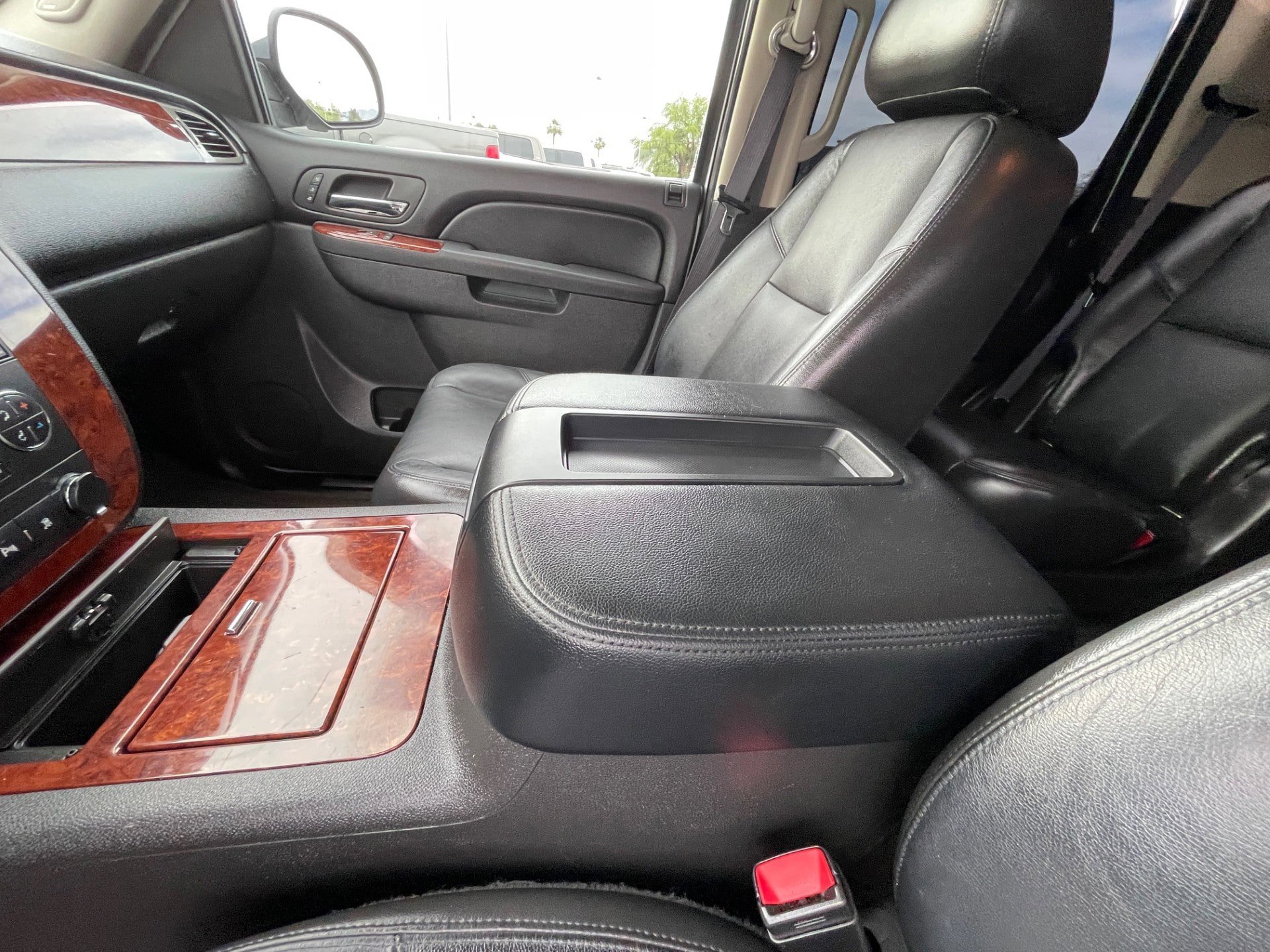 Used 2010 Chevrolet Tahoe LTZ RWD image 20
