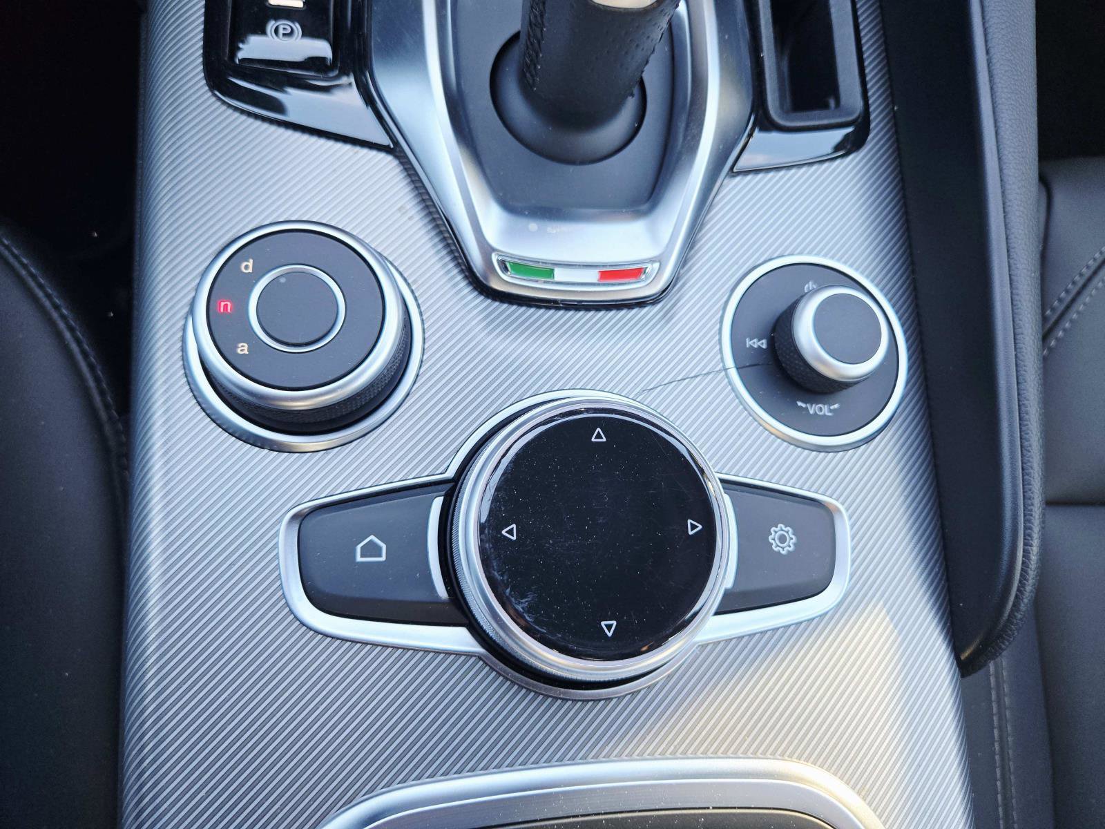 Used 2024 Alfa Romeo Giulia Ti image 33