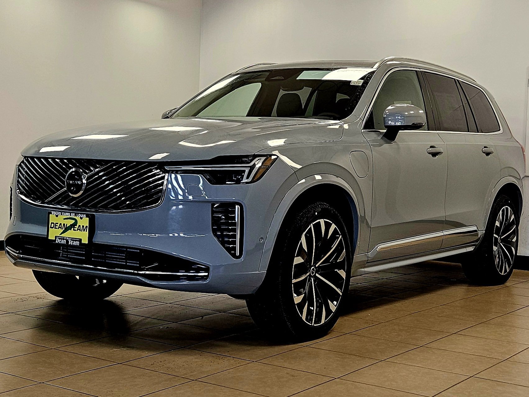New 2026 Volvo XC90 T8 Plus w/ Protection Package AWD/4WD image 4