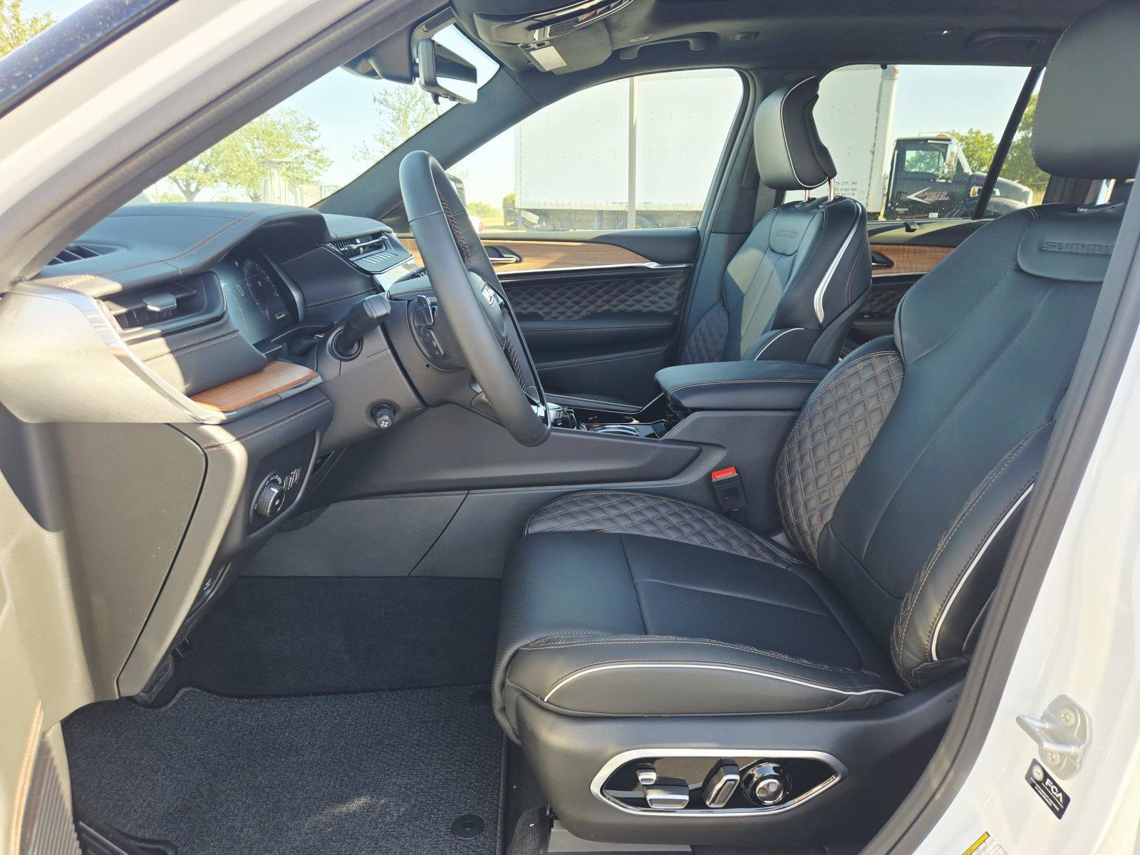 New 2027 Jeep Grand Cherokee Summit AWD/4WD image 13